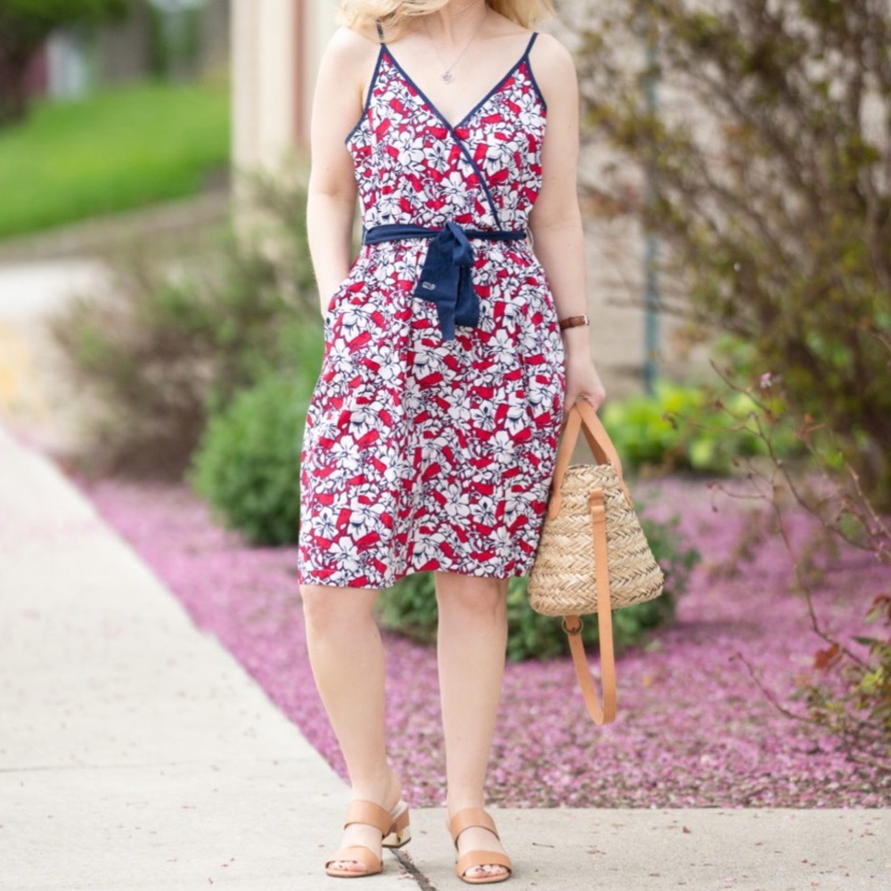 VINEYARD VINES X TARGET Red Hibiscus Flower Whale
V-Neck Wrap Dress XS - Picture 3 of 15